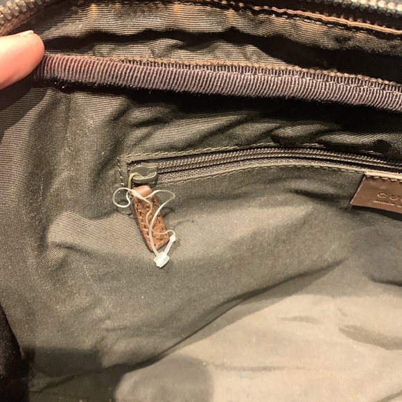 Heavily used Authentic Vintage Gucci Bag - Picture 9 of 10